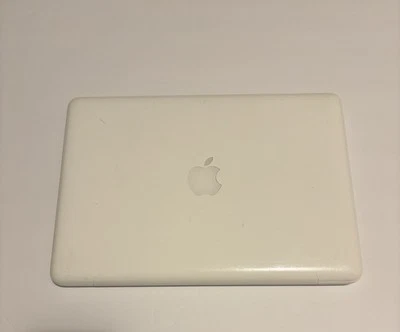 Apple MacBook 13.3" (250GB HDD, Intel Core 2 Duo, 2.26 GHz, 2GB RAM, NVIDIA... - Image 1 of 4