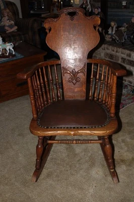 Beautiful Quartersawn Oak Carved Spindle Arm Rocking Chair--Local Pickup!   - Image 1 of 4
