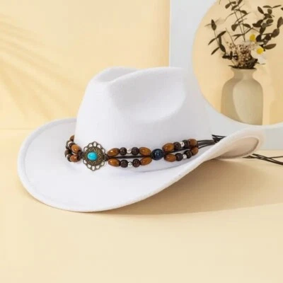 Sombrero de vaquero y vaquera blanco - ala ancha, correa de cuentas marrón, aspecto retro occidental Foto 1 de 2