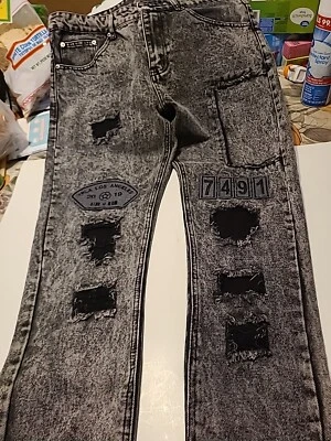 Pantalones de mezclilla para hombre jóvenes e imprudentes hasta la rodilla rasgada talla 34 aspecto vintage con parches Foto 1 de 4