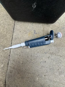 Gilson Pipette - Picture 1 of 3