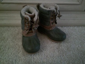 Target  Winter Boots Size 5/6 - Picture 1 of 3