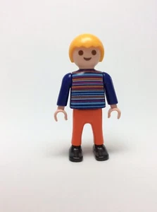 Playmobil Kind Kid Figur Junge Männchen gestreiftes Hemd Set 5123 Bauernhof Hasenstall - Bild 1 von 4