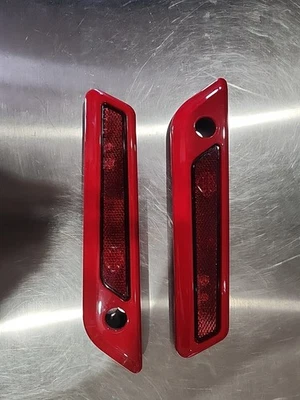 Cubiertas de cierre con reflectores para bolsa de sillín Harley-Davidson Red Line roja Foto 1 de 4