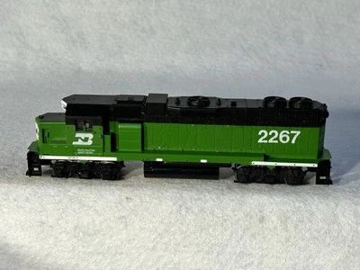 Nice Athearn Burlington Northern RR GP-38-2 Diesel Engine HO - Image 1 of 4