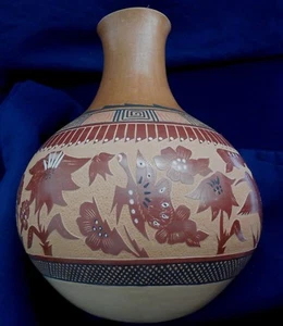 H TAFOYA HENDERSON Jemez NM HANDMADE Sgraffito Butterflies Flowers VASE Estate - Picture 1 of 9