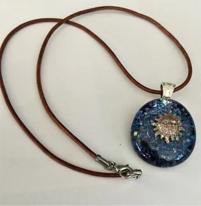Blauer himmlischer Glas Cabochon Anhänger und Lederband Halskette - Bild 1 von 4