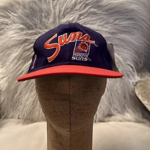 Neu mit Etikett Neu aus altem Lagerbestand Vintage Phoenix Suns Sports Specialties 7 3/8 eng anliegende Schrift Mütze NBA selten - Bild 1 von 7