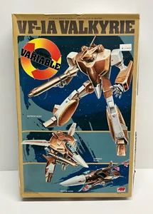 Bandai 1/72 Macross VF-1A Valkyrie Model Kit no. 15 - Picture 1 of 11