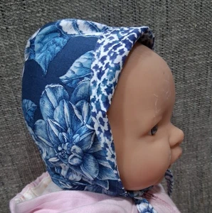 Neugeborenes Baby Mütze Säugling Handarbeit Baumwollstoff blau Hawaii wendbar   - Bild 1 von 6