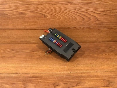 02-2006 MERCEDES DODGE SPRINTER 2500 3500 FRONT DASH FUSE RELAY JUNCTION BOX OEM - Image 1 of 4