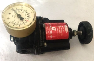 Aus einer Auflösung: Fairchild Kendall Model 10 Pressure Regulator - Bild 1 von 5