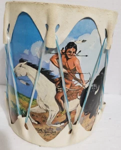 Tamburo giocattolo riserva indiana vintage 1972 Milk's Camp Industries Bonesteel S.D. - Foto 1 di 5
