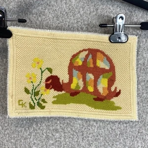 Vintage fertiges Nadelspielstück mit Schildkröte 70’er Jahre bereit für Rahmen oder Upcycle - Bild 1 von 7