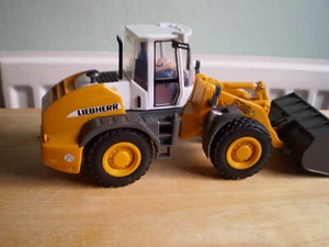 REVELL 1/32 LIEBHERR 4 WHEEL LOADER R/C CONVERSION ARTR - Picture 1 of 12