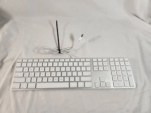 Oryginalna przewodowa pełnowymiarowa klawiatura Apple z klawiaturą model A1243 z USB #A1152 EUC - Zdjęcie 1 z 13