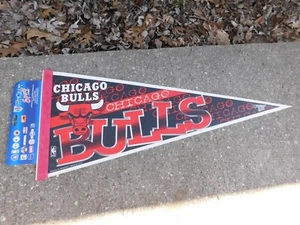 1996 WINCRAFT CHICAGO BULLS BASKETBALL PENNANT - Picture 1 of 6