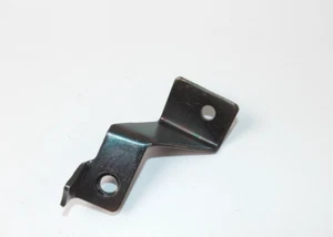 OEM GENUINE 1982-83 SUZUKI GS450 FAIRING COWLING RIGHT BRACKET MOUNT 94510-44400 - Foto 1 di 1