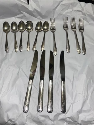 Oneida Queen Bess Dinner Serveware Set of 14 Stainless Flatware Knife Vintage - Image 1 of 4