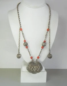 Vintage Chinese Necklace .900 Silver Coral Lock Repousse Pendant Rattle Beads - Bild 1 von 8