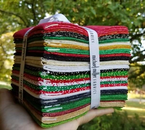 MICHAEL Miller CHRISTMAS Cotton QUILTER/Craft Bundle OF 25 (18×22") METALLIC FQ - Picture 1 of 3