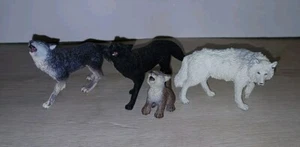 Lot Of 4 Wolf Figurines Safari Ltd. 4" Plastic Black, Grey, Arctic & Pup 2007 - Picture 1 of 19