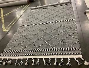 BLACK / IVORY 6'-0" x 9'-0" Flaw in Rug, Reduced Price 1172671313 CSB575Z-6 - Picture 1 of 3