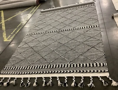 Alfombra negra/marfil 6'-0" x 9'-0" defectuosa, precio reducido 1172671313 CSB575Z-6 Foto 1 de 3