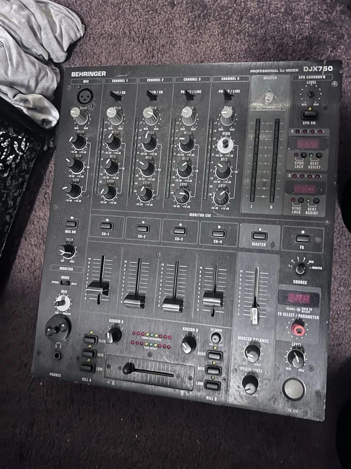 Mezclador DJ de 5 canales Behringer DJX-750 - negro Foto 1 de 1