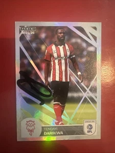 Pegatina EFL Lincoln City Tendayi Darikwa firmada a mano Panini 2025/2026 - Imagen 1 de 1