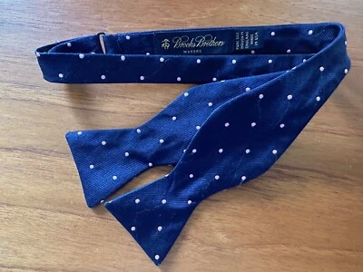 Nueva pajarita BROOKS BROTHERS Makers azul marino POLKA DOT JACQUARD NUEVA SIN ETIQUETAS Foto 1 de 2