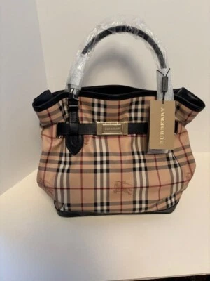 GENUINE BURBERRY HAYMARKET PURSE NEW WITH TAGS - Image 1 of 4