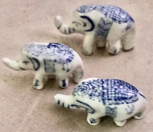 Vintage Elephant Figurines (3) Asian Porcelain Blue&White Mom 2 Babies Miniature - Picture 1 of 4