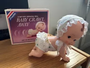 Vintage verpackte Primeline batteriebetriebene Baby Krabbelpuppe - Bild 1 von 3