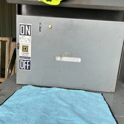 Enchufe bus Square D Pq-3210 100 amperios 240 voltios 3 Ph 3W Foto 1 de 4