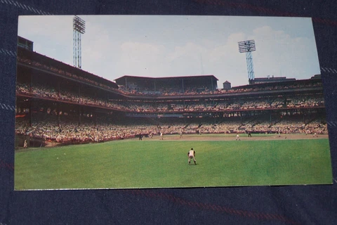 PITTSBURGH PIRATES FORBES FIELD POSTCARD - ROBERTO CLEMENTE IN RIGHT FIELD Cover