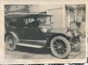 Snapshot Vintage Photo Classic Car Convertible Automobile Shadowy Men Building - Picture 1 of 6