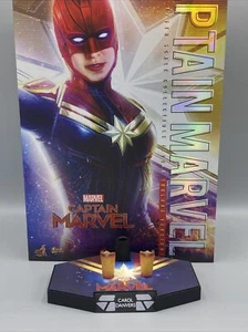 Hot Toys Captain Marvel MMS522 Alternate Wrist Gauntlets Only - Bild 1 von 3