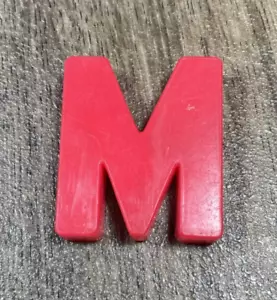 Fisher Price School Day Desk REPLACEMENT MAGNETIC Alphabet Letter ( M ) Vtg 1972 - Picture 1 of 3