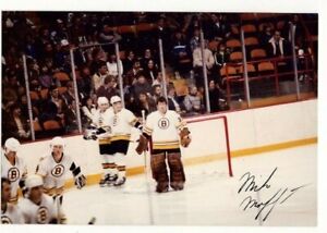 MIKE MOFFAT SIGNED 1980's CANDID BOSTON BRUINS PHOTO NHL GOALIE AUTOGRAPH AUTO