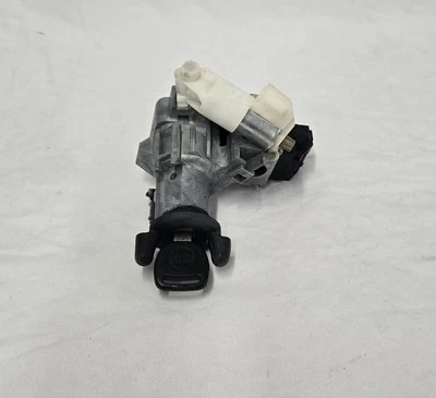 2002-2006 GMC Envoy XL Automatic Transmission Ignition Switch w/ Key Assembly - Image 1 of 4