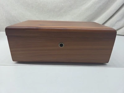Vintage Miniature Lane Cedar Chest O'Neil's Fashion Co. Hinged Lid 5"x9"x3.50" - Image 1 of 4