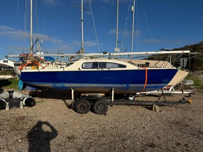 Sailing Yacht Anderson 22 Trailer Sailer with Tender and 2 x Outboard Engines - Image 1 of 4