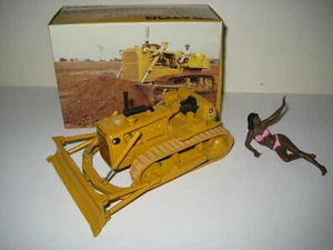 CATERPILLAR D 8 K PLANIERRAUPE PACMAN LOGO ARPRA 1:50 OVP - Picture 1 of 4