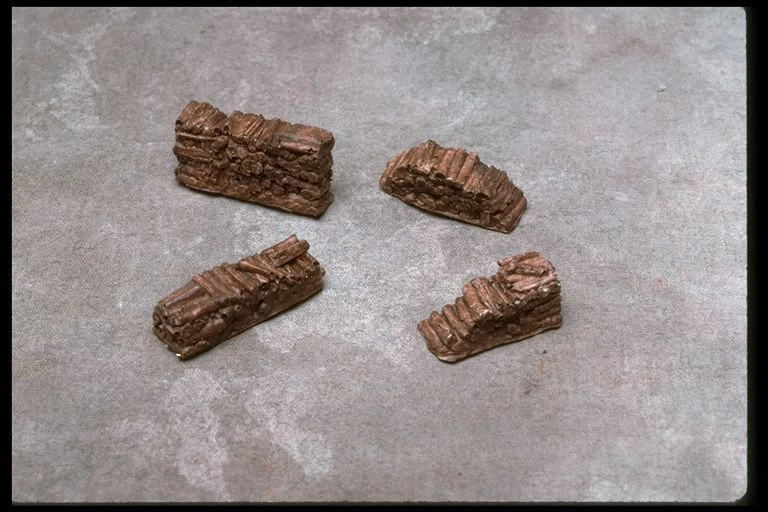 SMC-404 4 Piece Wood Pile Set  HOn30, HO-Scale   (unfinished) - Imagem 1 de 1