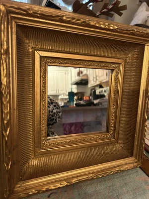 Espejo de madera dorado Bombay Company Foto 1 de 4