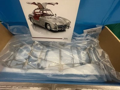 AGORA MODELS Mercedes-Benz 300 SL Gullwing 1/8 Ricambi Da 11 a 16 Nuovi - Immagine 1 di 2