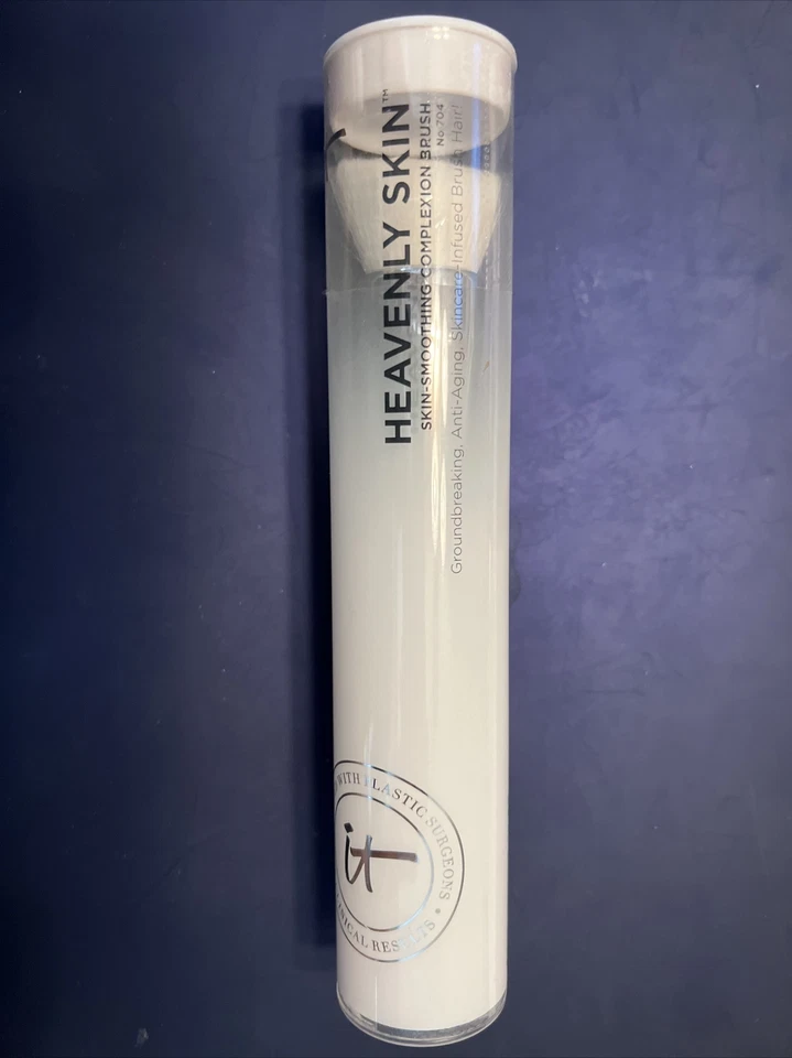 IT Cosmetics Heavenly Skin Skin-Smoothing Complexion Brush, #704, Full Size NEW - Image 1 of 1