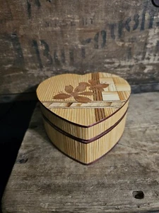 VINTAGE CHINESE WOOD/BAMBOO STRAW  MARQUETRY INLAY ART TYPE TRINKET/JEWELRY BOX! - Picture 1 of 11