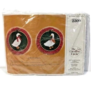 NEW Vtg 1984 Creative Circle Bib & Bows Duck Needlepoint Embroidery Hoops 2309 - Picture 1 of 4